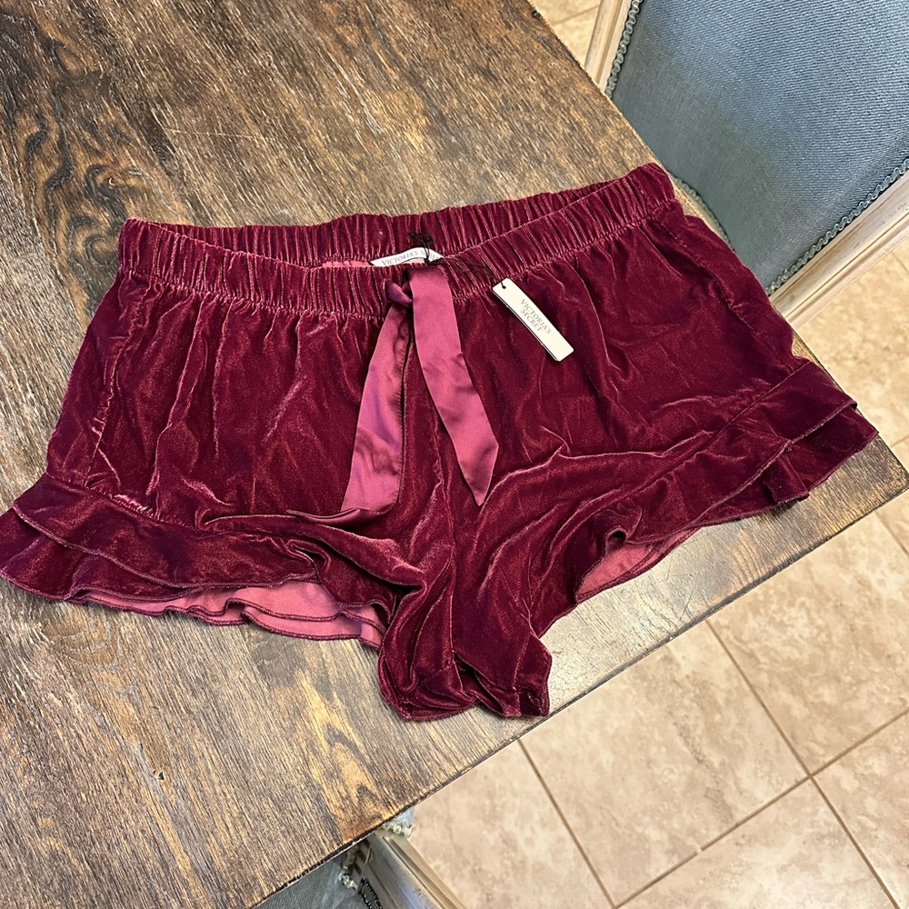 Victoria’s Secret Velvet Ruffle Sleep Shorts *NWT*